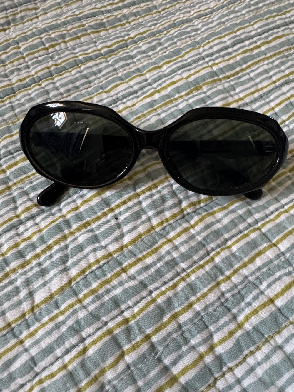 Liz Claiborne Black Oval Sunglasses